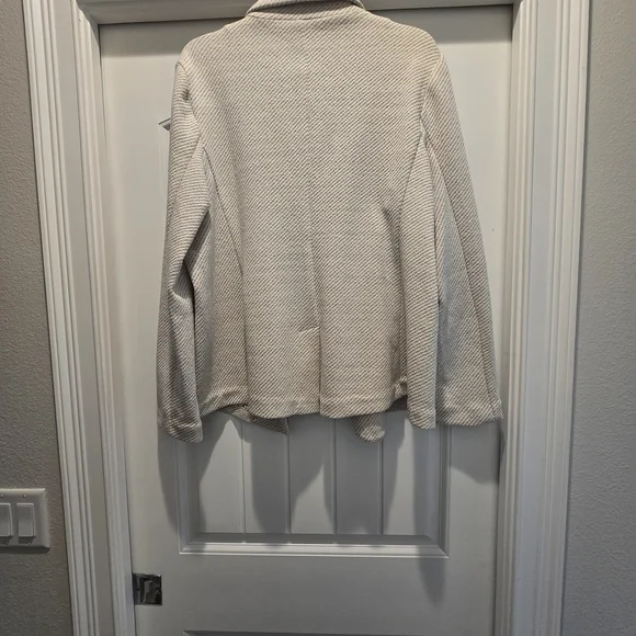 Skies Are Blue Textured Off White Blazer - Picture 2 of 6